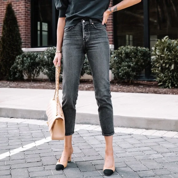 levi’s  high rise wedgie icon tapered slim jean in bite my dust grey, size 27 - Picture 13 of 13